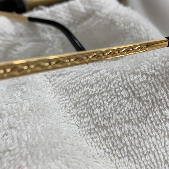 NWOT cream and gold frame women’s sunglasses - Picture 6 of 14